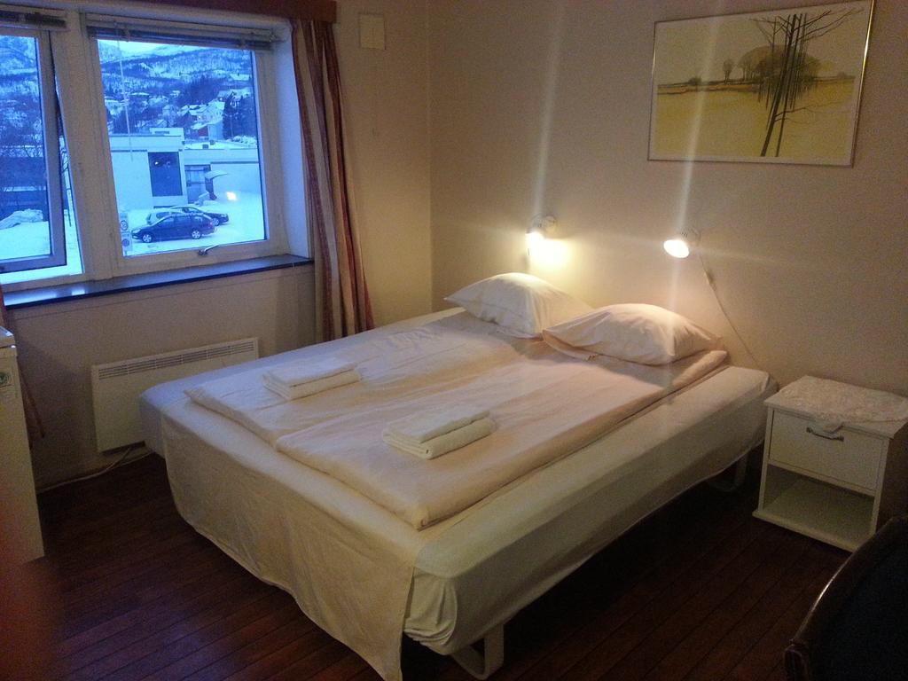 Gullhaugen Pensjonat Harstad Habitación foto